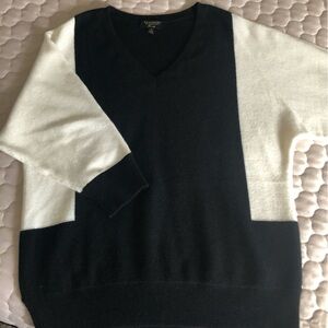 Cashmere Collection Colorblock Sweater M Black Ivory 100% Cashmere Soft Knit
